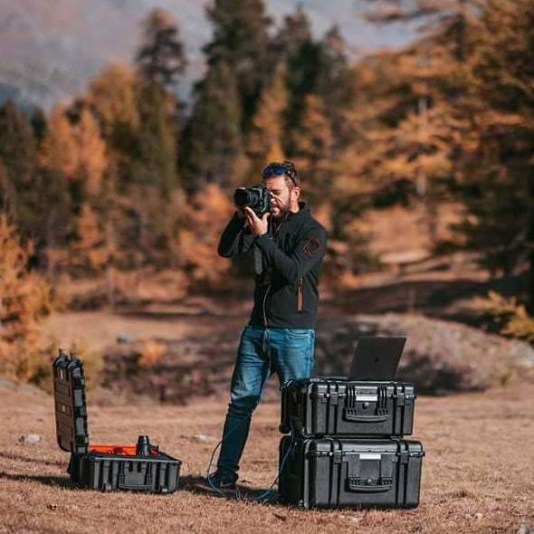 explorer_cases's tweet photo. We're delighted to have photographer @dariolaroid join the #ExplorerCases team! 🙌 Many beautiful pics from Dario c… https://t.co/Qqe72NJw9y https://t.co/qTTduwiAcD