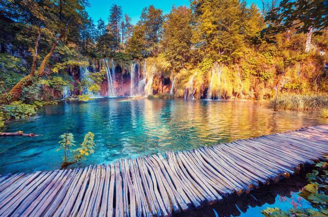 VisitCroatia17's tweet photo. What a lovely view 👀🍂🍃 https://t.co/QfaUPPYRyZ