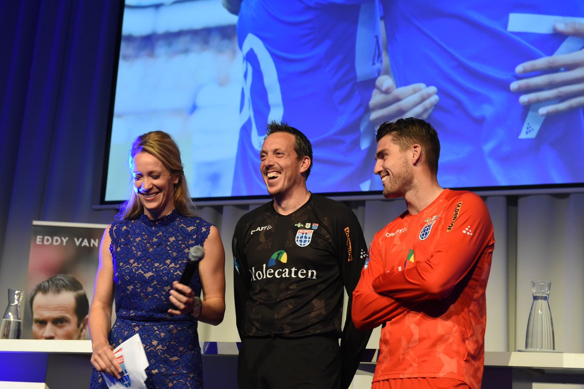 PECZwolle's tweet image. Terugblik businessclubavond PEC Zwolle met boekpresentatie 'Niet zeiken, voetballen!' van Bas Nijhuis: bit.ly/2imZFdt #peczwolle