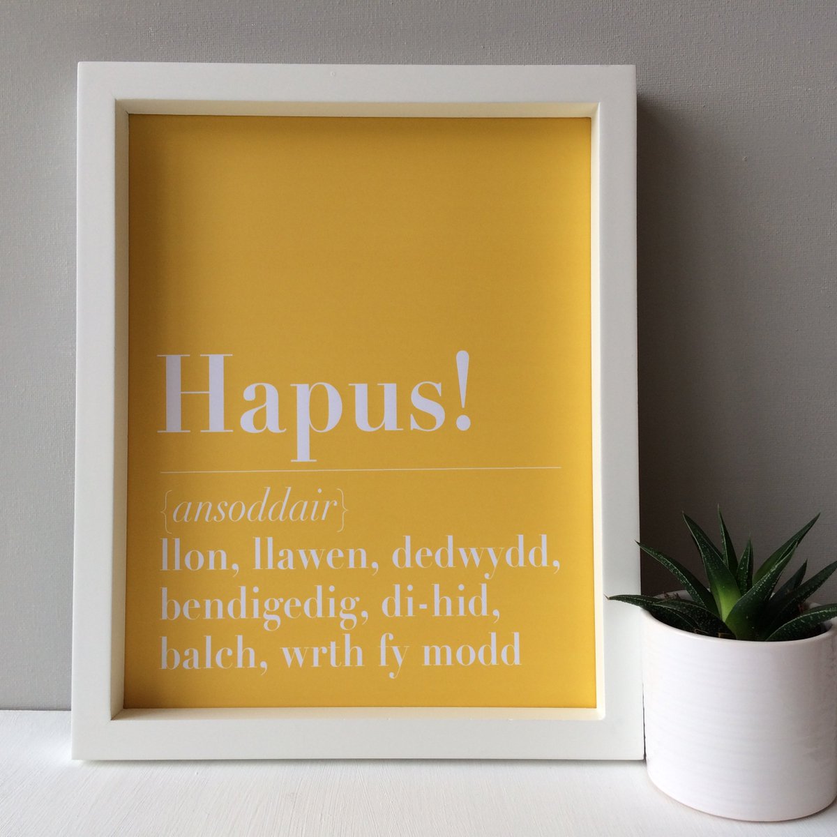 pluen_co_uk's tweet photo. #print #hapus #melyn #disgrifiad #geiriadur #llon #llawen #dedwydd #bendigedig #balch #dihid #celf #yagym #welsh #yellow #happy #print https://t.co/LfcTZWJugy