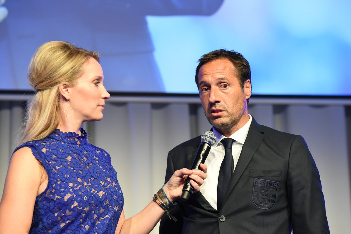 PECZwolle's tweet image. Terugblik businessclubavond PEC Zwolle met boekpresentatie 'Niet zeiken, voetballen!' van Bas Nijhuis: bit.ly/2imZFdt #peczwolle