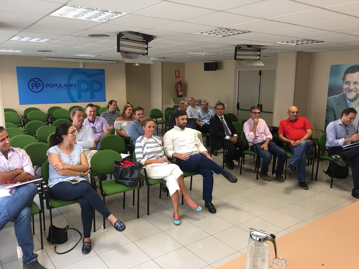ppdecanarias's tweet photo. Reunión del Comité de Dirección, el @ppdecanarias está vivo y tiene actividad todos los días #Objetivo2019 #CDAPP https://t.co/6F4lJ9TOeN