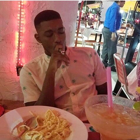 DetreVal's tweet photo. Had a #goodtime with the #family #workhard #playhard #Miami https://t.co/zJwHDQBmB1