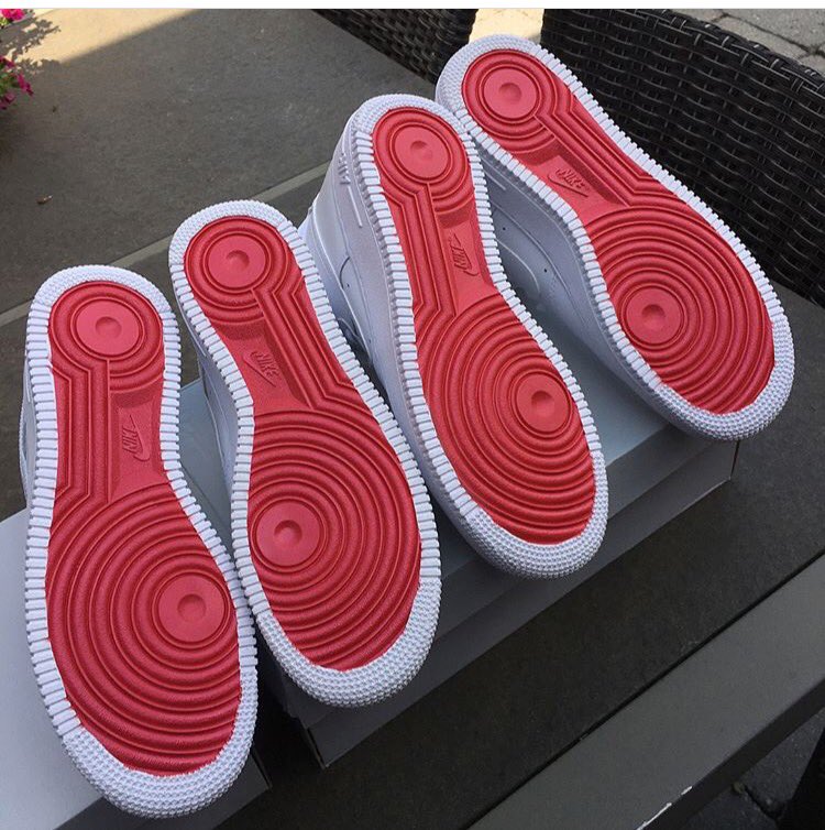 Kvngkustomz's tweet photo. These is red bottoms these is bloody shoes 🍒💯 #bloodyshoes #redbottoms #airforce1s https://t.co/Pye3UUhfv9