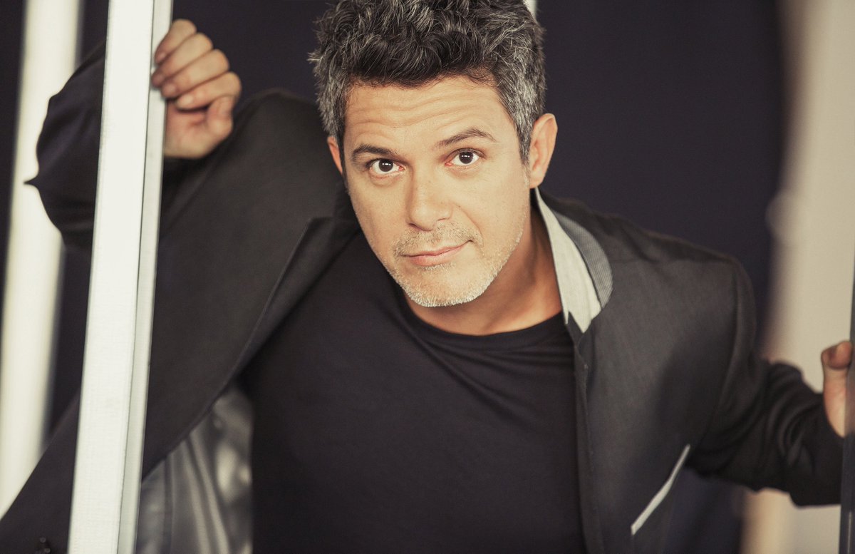 Premios_Ondas's tweet photo. En música, el Premio Ondas al mejor artista es para @AlejandroSanz por el impacto y la fuerza de “Más es más”. 🎤 ¡Felicidades! https://t.co/CLgoF9MzcS
