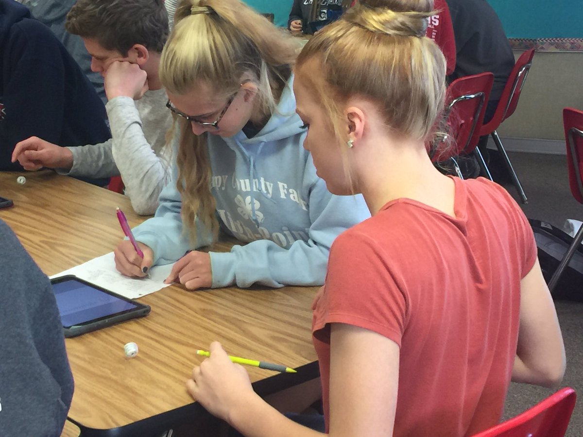 Sra_Ehrke's tweet photo. #fierce game of #bazinga in #español2 #bootverbs @Platteview_HS https://t.co/xswPIIl8IG