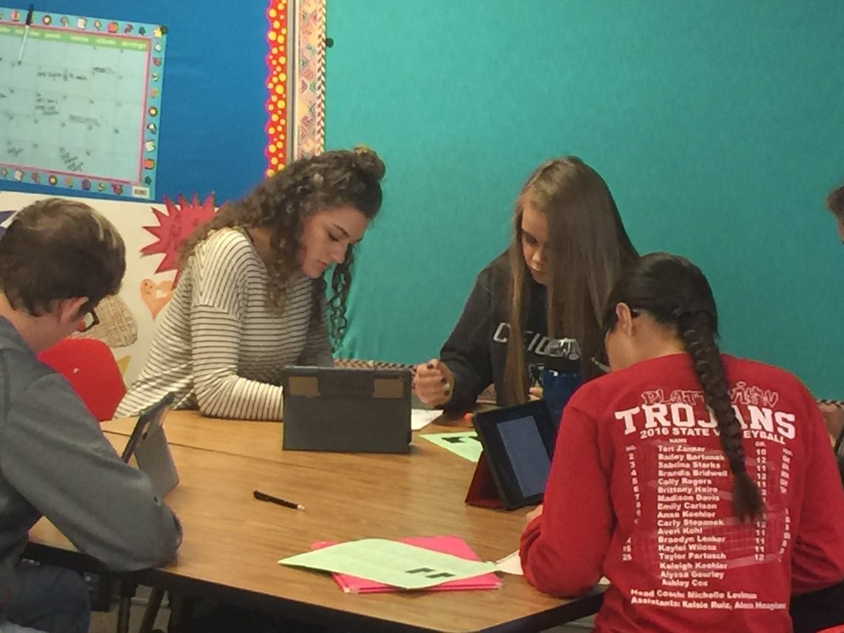 Sra_Ehrke's tweet photo. #fierce game of #bazinga in #español2 #bootverbs @Platteview_HS https://t.co/xswPIIl8IG