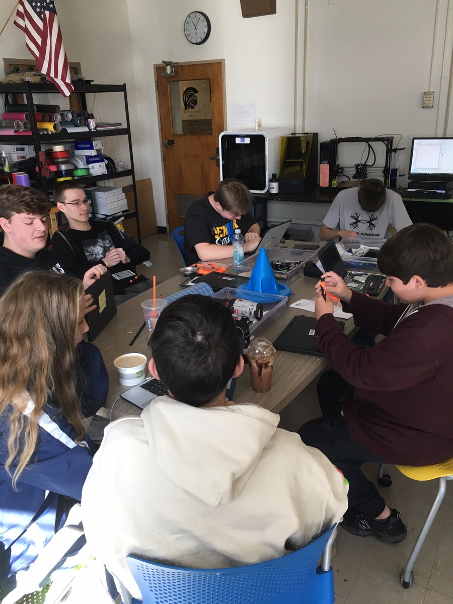 qhshelpdesk's tweet photo. Chromebook Repair Roundtable! #qnited #qmitted https://t.co/PROlxrwdvu