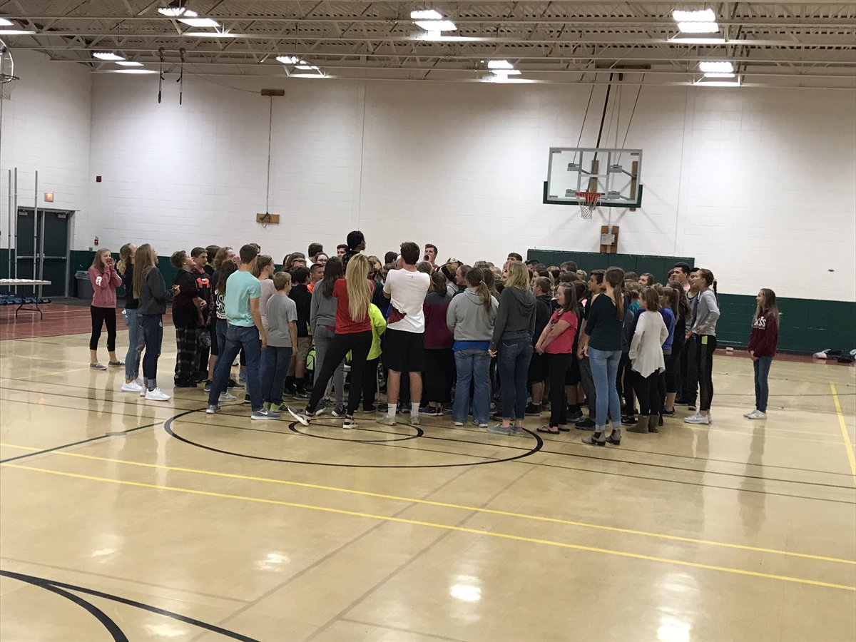 KeHaQkuqMS's tweet photo. Courage Retreat 2017 #ksdpride #courage @youthfrontiers https://t.co/pXL353v0fj