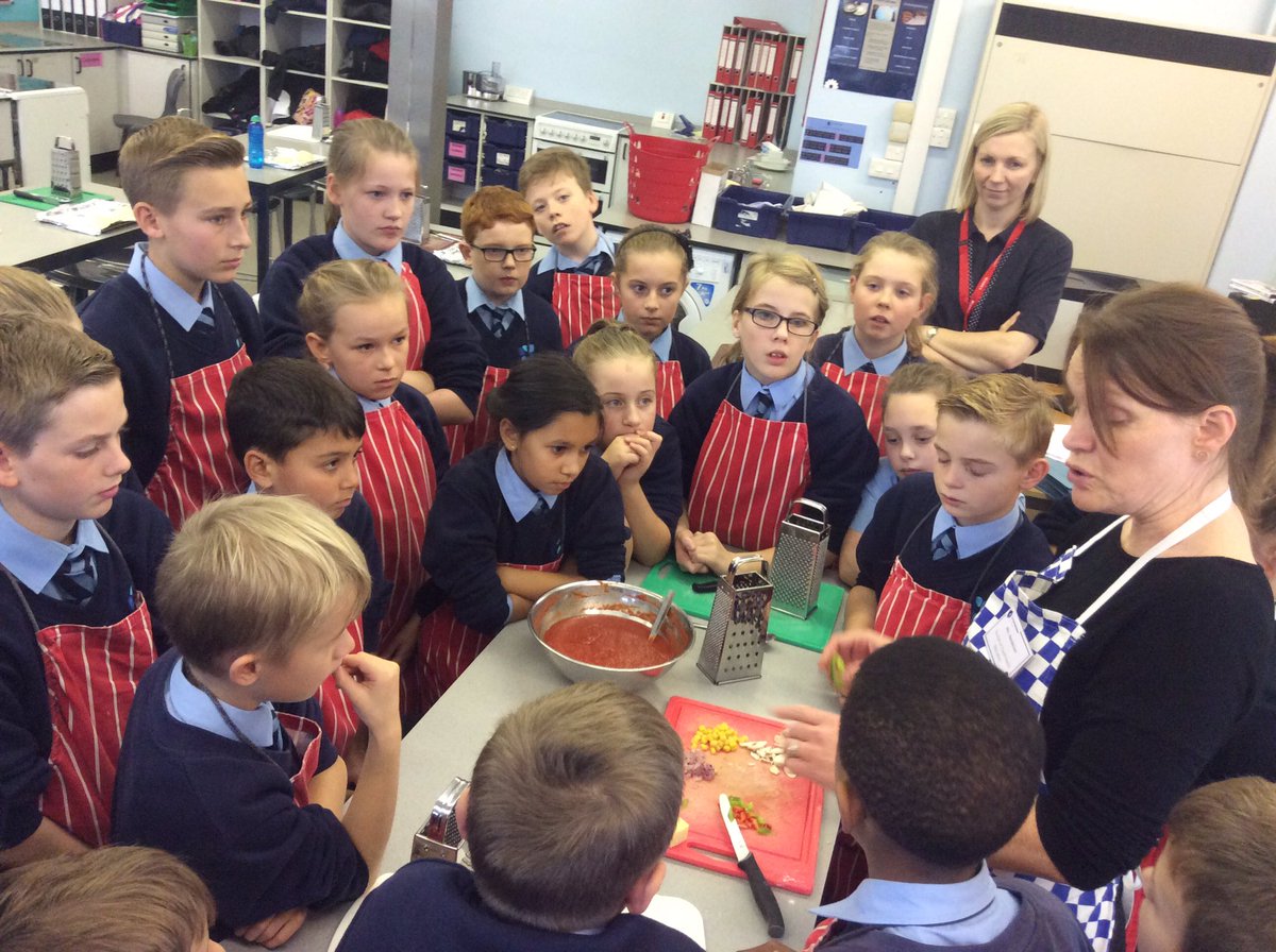 GSHS_transition's tweet image. Fantastic day with Year 6s from Holystone Primary. Pizza making, exploding pumpkins, SOLE and i learn!