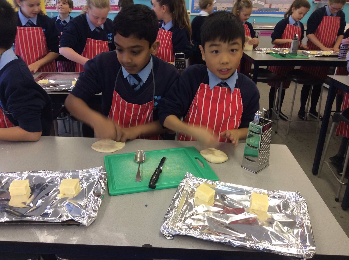 GSHS_transition's tweet image. Fantastic day with Year 6s from Holystone Primary. Pizza making, exploding pumpkins, SOLE and i learn!
