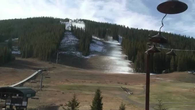 Suns out, (snow)guns out! 🙌 

Taken from the Super Bee cam. 22 days to go!