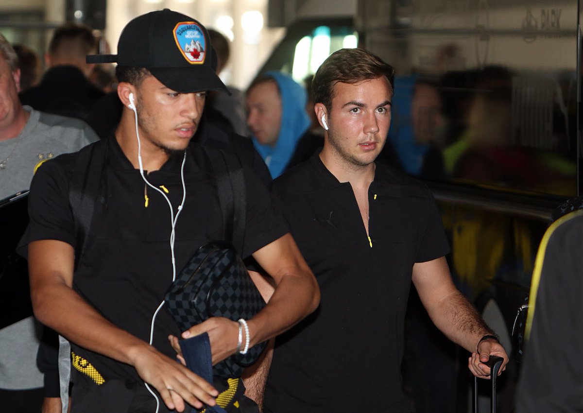 RNBVB's tweet photo. Hier sind die Bilder der #BVB-Rückkehr aus #Nikosia: https://t.co/901aIS8BJs #APOELBVB (Fotos: @RN_Florian) https://t.co/ZyuzfUUrhw