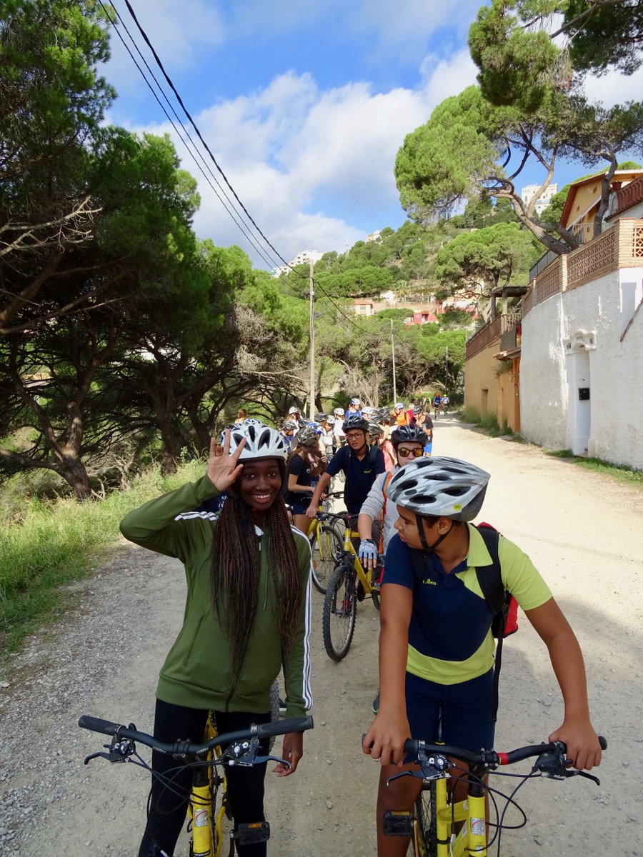 biciclot's tweet photo. Ahir vam celebrar una sortida en bici per Collserola amb l'alumnat de tercer d'ESO @EscolesRoca #vesenbici https://t.co/Klgq41gJIY https://t.co/CDvnCS1AtQ