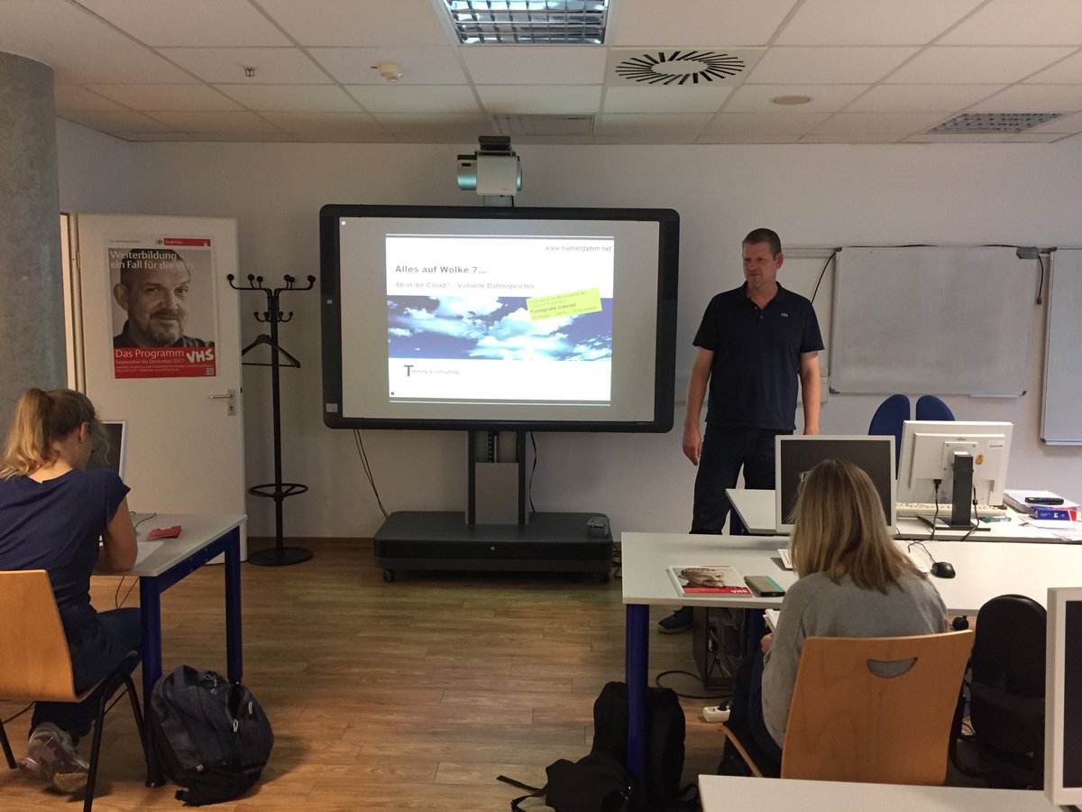 L_Grundmann's tweet photo. Start Tag 3 der #IW8: Ab in die Cloud? mit Jochen Eikmeier #Digitalisierung #Koeln https://t.co/278F1F7VB8