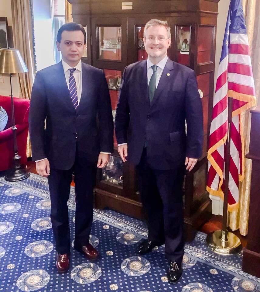 warriorlien's tweet photo. Dear USA #DESTABILIZINGthePHILIPPINES its a modern day and Filipino are no longer holding pen and paper BUT INTERNET,TRILLANES IS STUPIDππ https://t.co/tKYXIacU3h