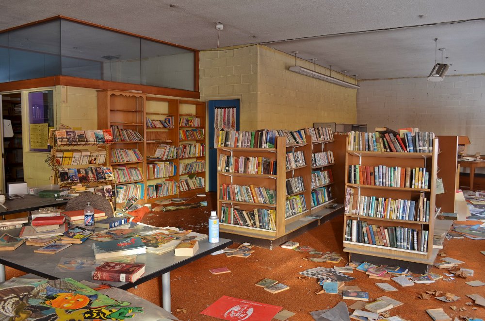 Detroit Unseen on Twitter: "Abandoned Library. Detroit, MI. #Detroit # Abandoned #Urbex #Library #Michigan #Books #Sad #wasteofknowledge  #AbandonedDetroit #UrbanDecay https://t.co/i7CWnVgGdt" / Twitter