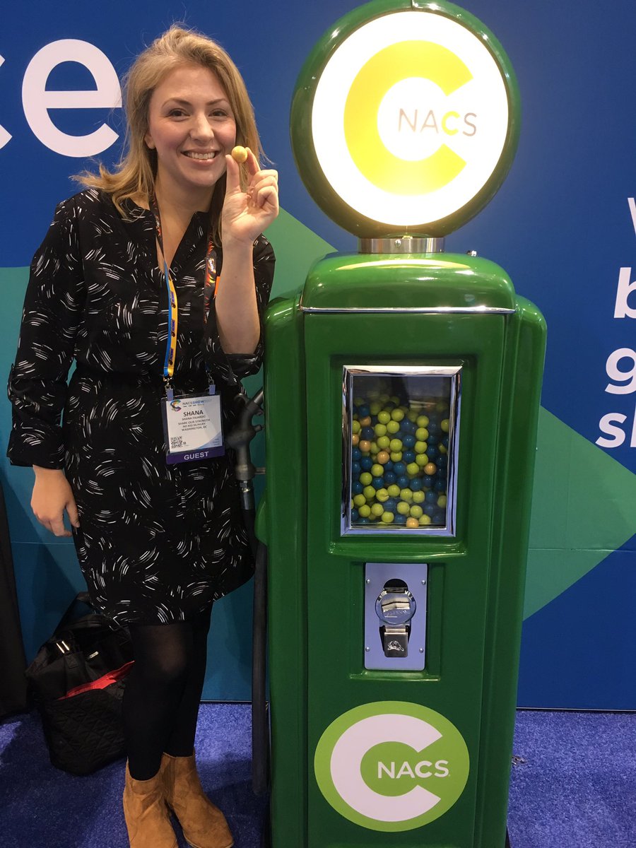 NidiaSamRey's tweet photo. Gold gum ball WINNER! #weareconvenience #NACSShow https://t.co/KIjCp9XWV1