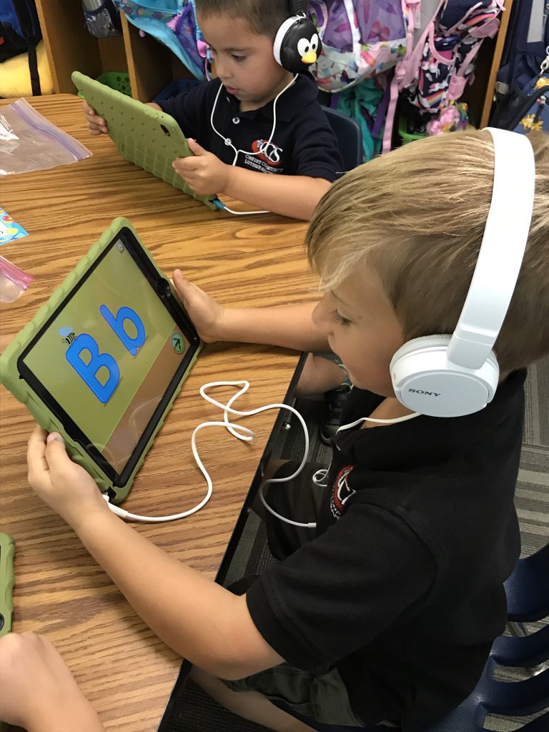 CCLSCollier's tweet photo. iPad time! @CCLSChargers @CCLSBelsha https://t.co/Z4W4aMSplW