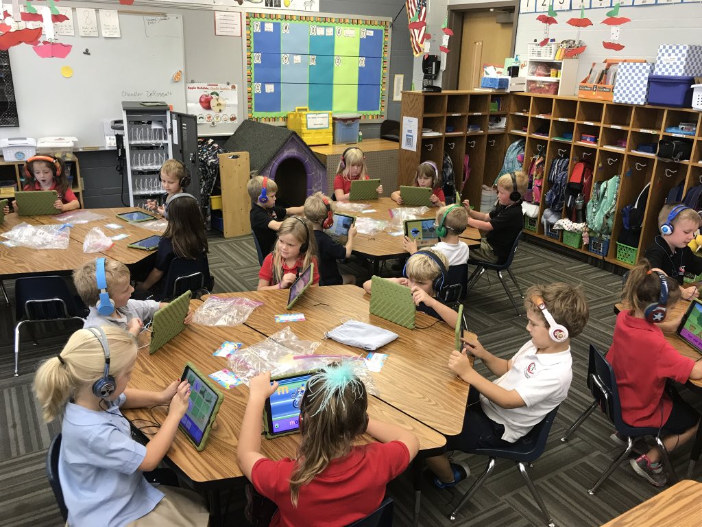 CCLSCollier's tweet photo. iPad time! @CCLSChargers @CCLSBelsha https://t.co/Z4W4aMSplW