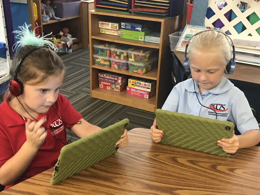 CCLSCollier's tweet photo. iPad time! @CCLSChargers @CCLSBelsha https://t.co/Z4W4aMSplW