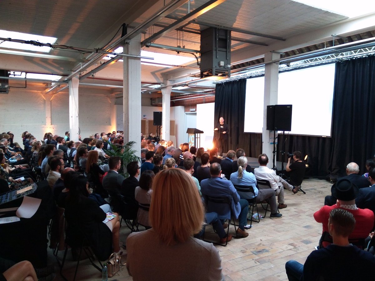 VokaWVL's tweet photo. Duidelijk geslaagde aftrap #weekvanhetontwerpen en #verderkijkers dankzij bijzondere en vooral hilarische 'innovaties' @MuseumofFailure. https://t.co/oxtCDfCBfu