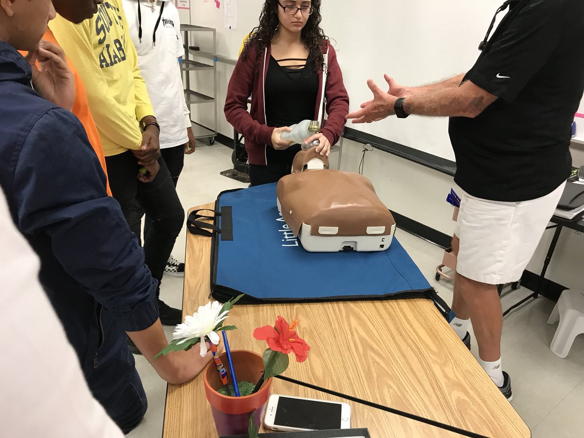 OHSKnightMedia's tweet photo. #OHSStudents are getting their #CPRCertifications ! Congratulations guys & girls! https://t.co/CS9UCr7XPL