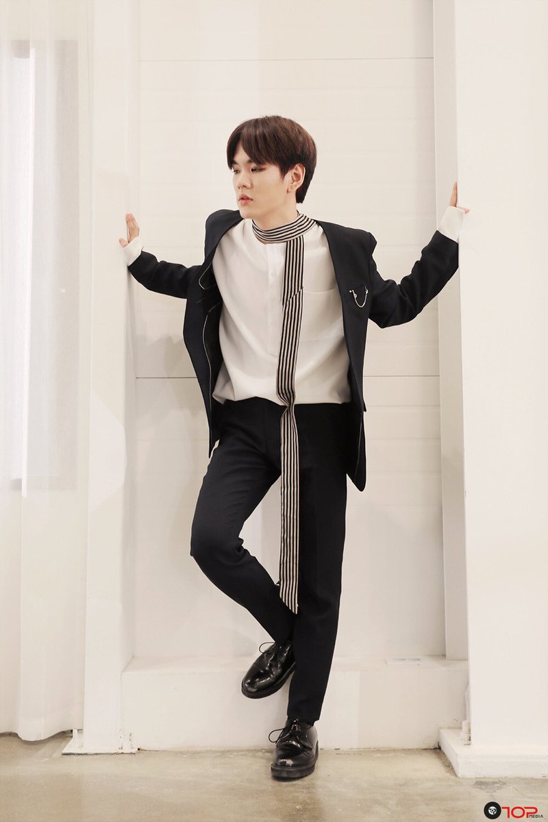 U10T_HuanXi's tweet photo. Fancafe Update #10tionTalk #up10tion #업텐션 #수퍼모델 #supermodel #hwanhee #환희 https://t.co/B6lB8ePlLG