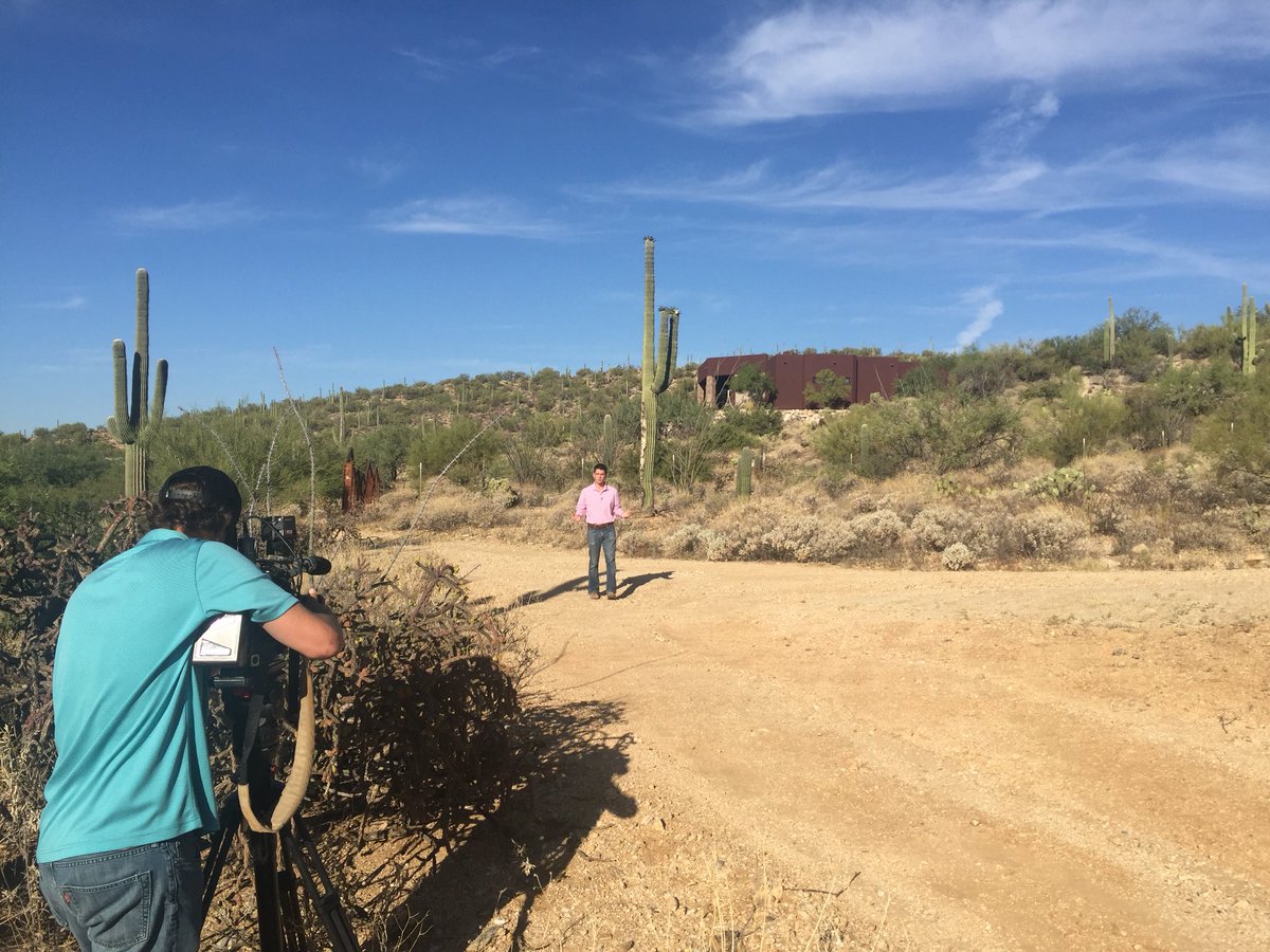 adriangproject's tweet photo. .@ChrisMiracle7 behind the camera, @MaxDarrowTV in front, working on a piece in the desert #FieldProducing #BehindTheScenes #Vanished @kgun9 https://t.co/5I2hq9tsh6