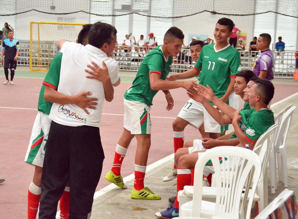IndeportesBoy's tweet photo. #FútbolDeSalón | ¡BRONCE para Boyacá! El Colegio Guillermo León Valencia, Duitama, se llevó el tercero, Nal. @Superate_Col, ¡Felicitaciones! https://t.co/Kd8MlFL6bF