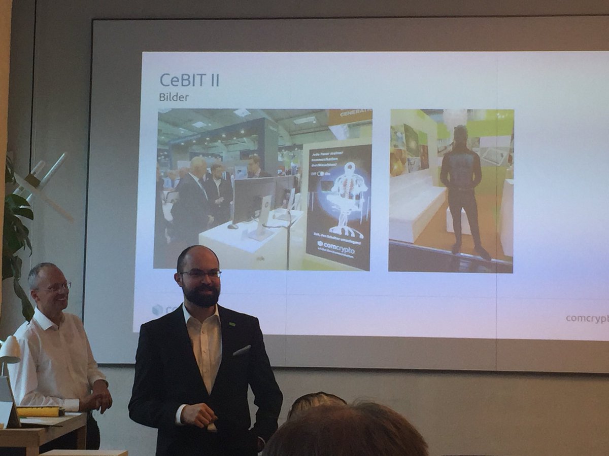whyapply_de's tweet photo. #Startup-Messetreff im @basislagerco. Alexander Woeschka von #comcrypto teilt seine @cebit-Erfahrungen. #futureSAX #IHKDresden #Sachsen https://t.co/gOoL1Eko5V