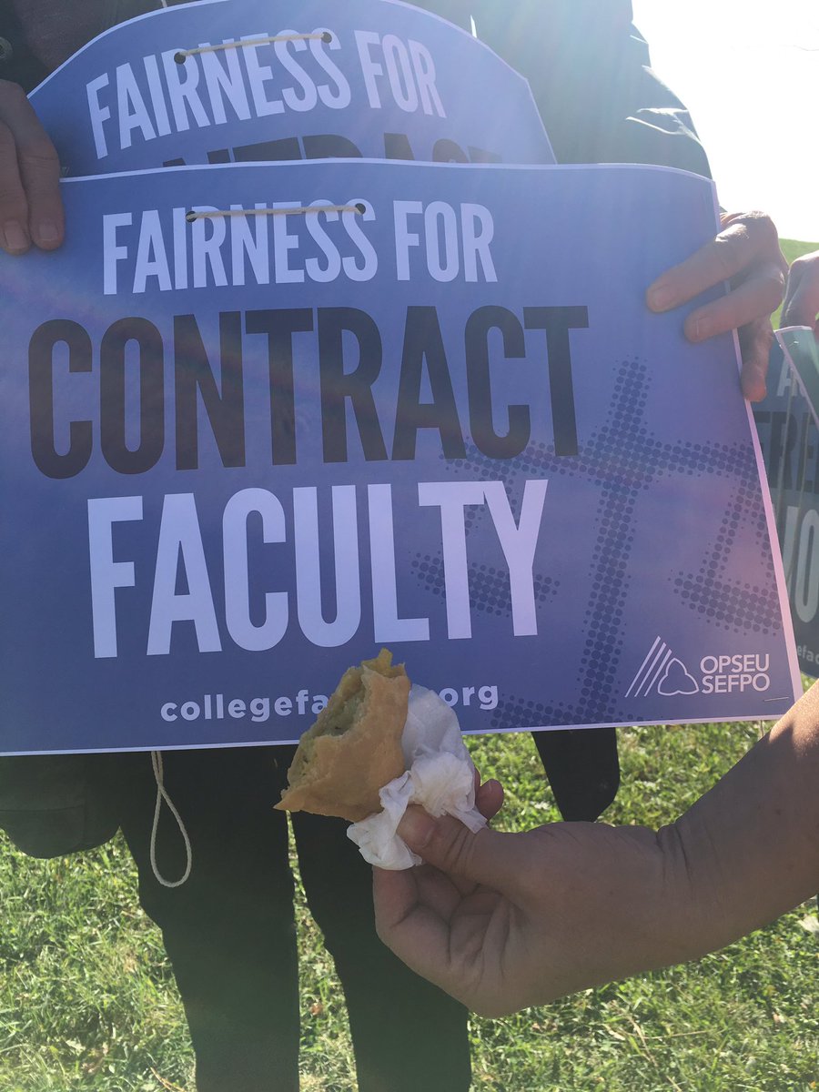 #amazing #samosas from associate dean of media studies! #humber #COLLEGESTRIKE #StandWithFaculty what a nice treat! #nomnomnom #northcampus