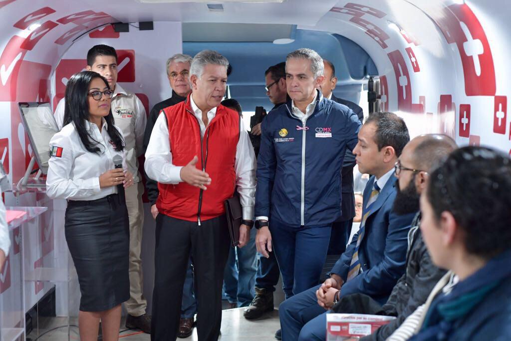 davidpenchyna's tweet photo. Para continuar atendiendo a nuestros derechohabientes de manera pronta y eficaz, hoy, nos acompaña en el Zócalo, el #Infonabus. https://t.co/X0vYzidGv4