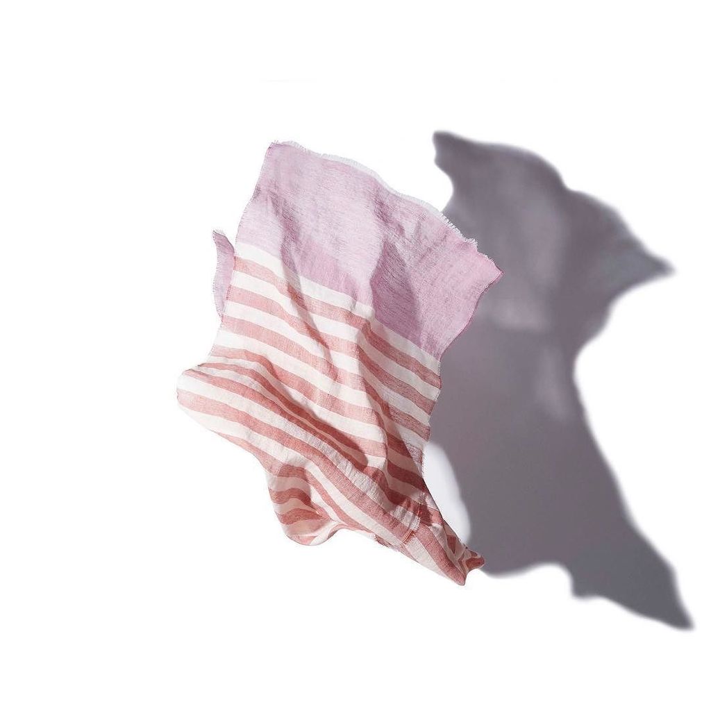box_photostudio's tweet photo. Just a little experimentation using a fan and high sync Profoto flashes. #profoto #experiment #photography #studio #scarf #fan #creativepho… https://t.co/4leZGnxXnp