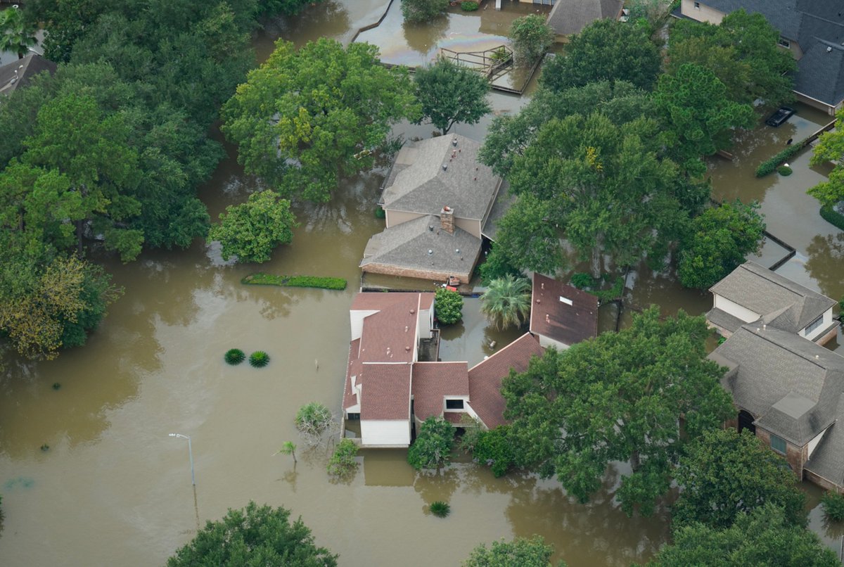 UHouston's tweet photo. Khator recounts story of student/professor exchange where prof called 911 & Coast Guard to get help. She was rescued by boat #UHFallAddress https://t.co/34nxz7wKGk
