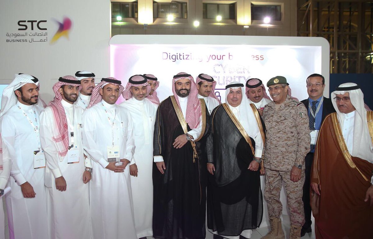 stcbusiness_ksa's tweet photo. زيارة معالي وزير الاتصالات وتقنية المعلومات أ. عبدالله السواحه @aalswaha لجناحنا في المؤتمر العالمي لحلول #القيادة_والسيطرة والمقام في @_KSU https://t.co/d99E7Czrr6