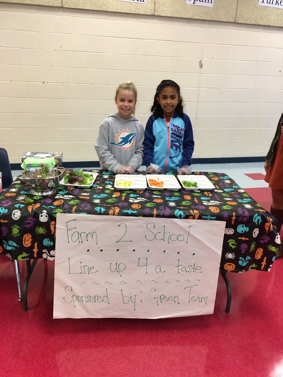 FCPSEnergyZone's tweet photo. Students @FlorisSchool #greenteam are taste testing fresh veggies from #fryingpanfarm! #F2SMonth https://t.co/UxFH111Dru