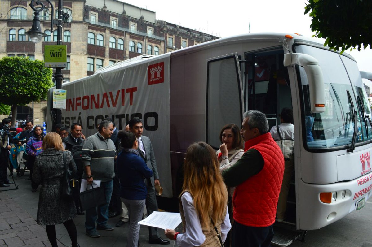 davidpenchyna's tweet photo. Para continuar atendiendo a nuestros derechohabientes de manera pronta y eficaz, hoy, nos acompaña en el Zócalo, el #Infonabus. https://t.co/X0vYzidGv4