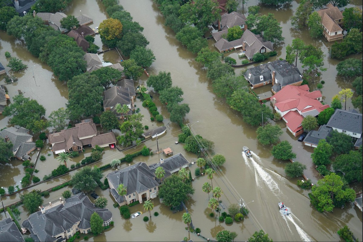 UHouston's tweet photo. UH faculty, staff and students mobilized during Hurricane Harvey to help eachother and community #UHFallAddress https://t.co/NyriQQV4mI
