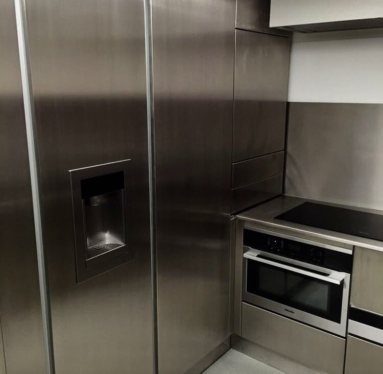 masterworx's tweet photo. Bespoke Kitchen laminated in Steel #kitchens #shiny #fresh #steel #bespoke #carpentry #joinery https://t.co/K3WbdAIRsc