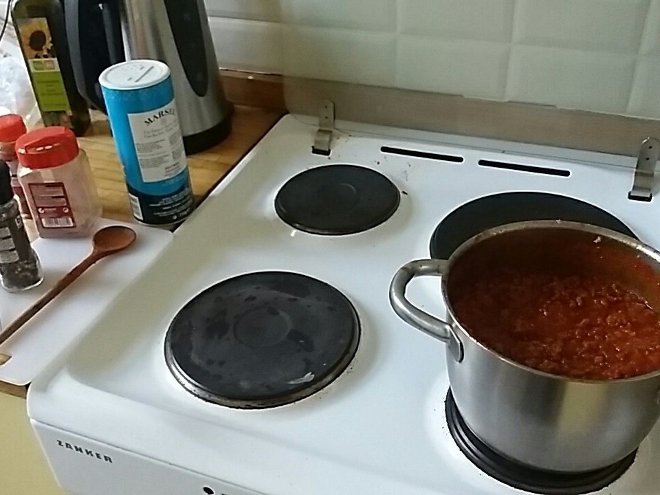 21Henrion's tweet photo. I'm cooking pasta Bolognese. The great dish https://t.co/qpbBudABdP