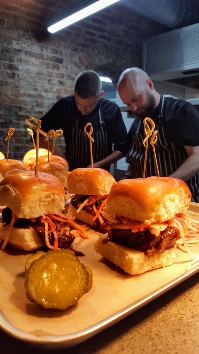 Bibliocook's tweet photo. Fantastic #TasteofCork at @holysmokecork with @8degreesbrewing, @FranciscanWell, @stonewellcider & #GreenSpotWhiskey. #TasteCorkWeek https://t.co/FLMlYzuJU2