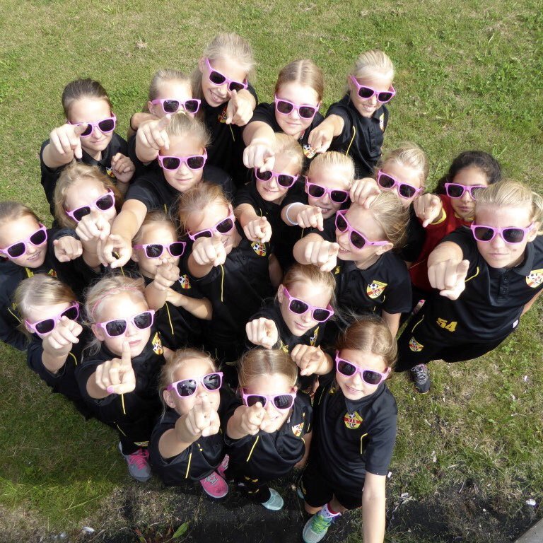 R.I.P. VJS T0405/1 😔 Iloa, naurua ja tsemppiä vaikka muille jakaa. Tarina loppui liian lyhyeen, taistelu tuulimyllyjä vastaan oli liian iso... Pelit jatkuvat, logot ja paidat vaihtuvat...⚽️ Kiitos tytöille, valkuille, toimareille ja fanijoukoille - tilit somessa vaikenevat...