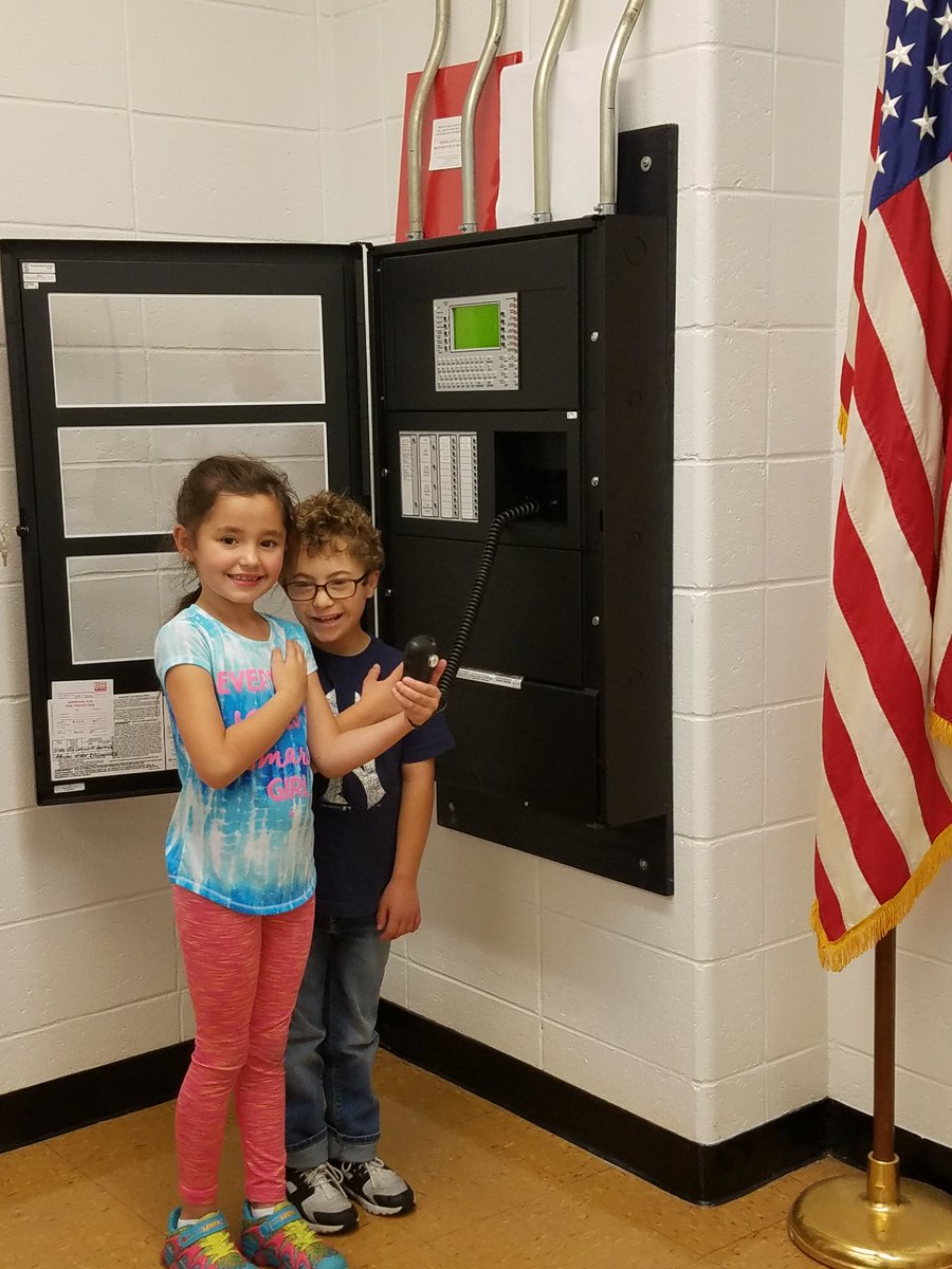 mtarlingtonk8's tweet photo. Two of our students leading the flag salute this morning! https://t.co/iqbvt5wXZB
