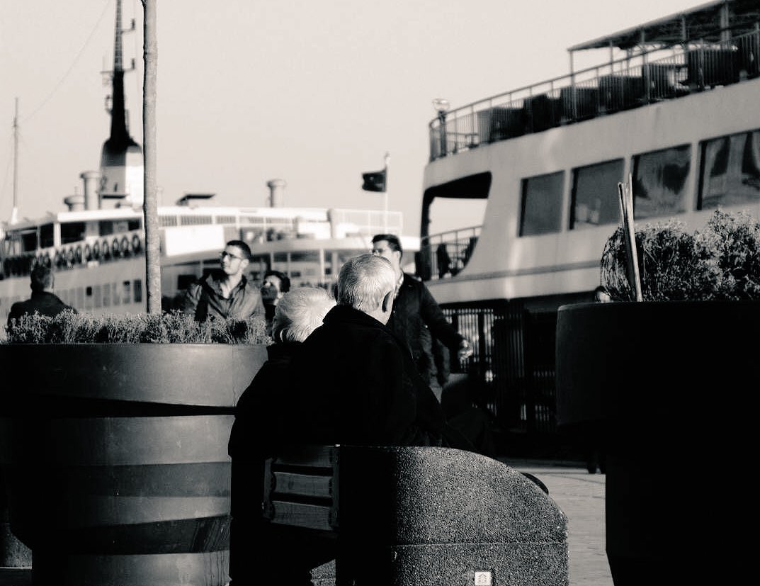 Dedim ya işte bocalıyorum.
Yeniden yaşamaya başlamak kolay mı?

Cahit Zarifoğlu