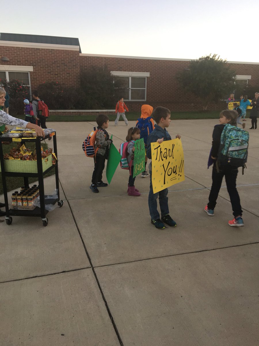 MonicaKEdwards's tweet photo. Thank you bus drivers and attendants for all you do for our students everyday! #LCPSBus2017 https://t.co/jrbpthVGlw