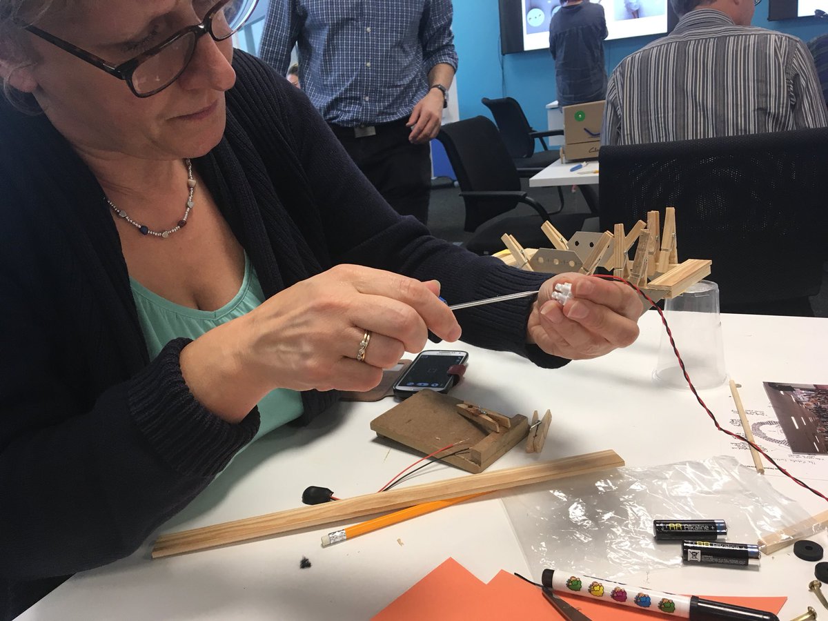 ThamesideSch's tweet photo. Mis Hagon and Miss Stevenson had a great day learning about engineering #alwayslearning #icttps #sciencetps @primaryengineer @thalesgroup https://t.co/fGUsPYok7a
