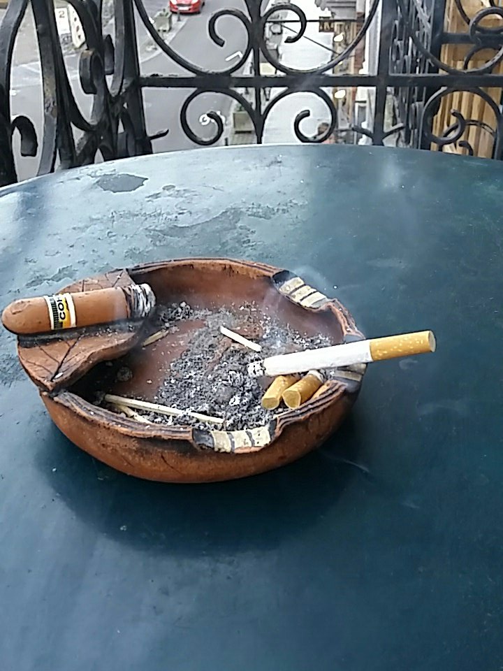 21Henrion's tweet photo. Cigarette is ephemeral, like our life https://t.co/ZjC8vbSSFB
