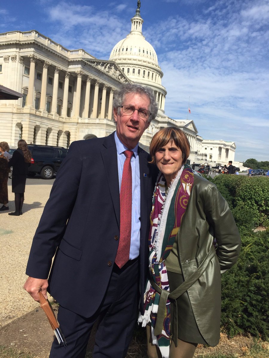 billvillano's tweet image. .@rosadelauro can't visit DC without paying a visit to our favorite #workforce #champion. @WorkforceInvest #wkdev