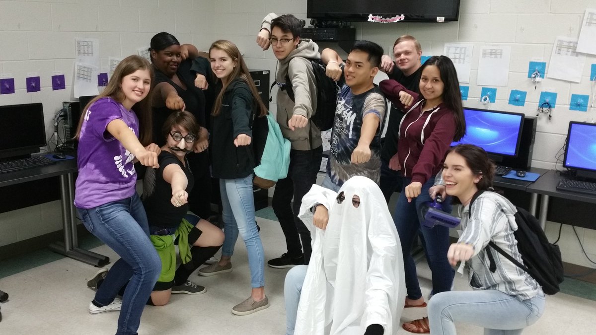 PNG_Primetime's tweet photo. Can you guess what happened in video class today? #pnghs #pngproud #totemfilms https://t.co/r7zXH482Kl